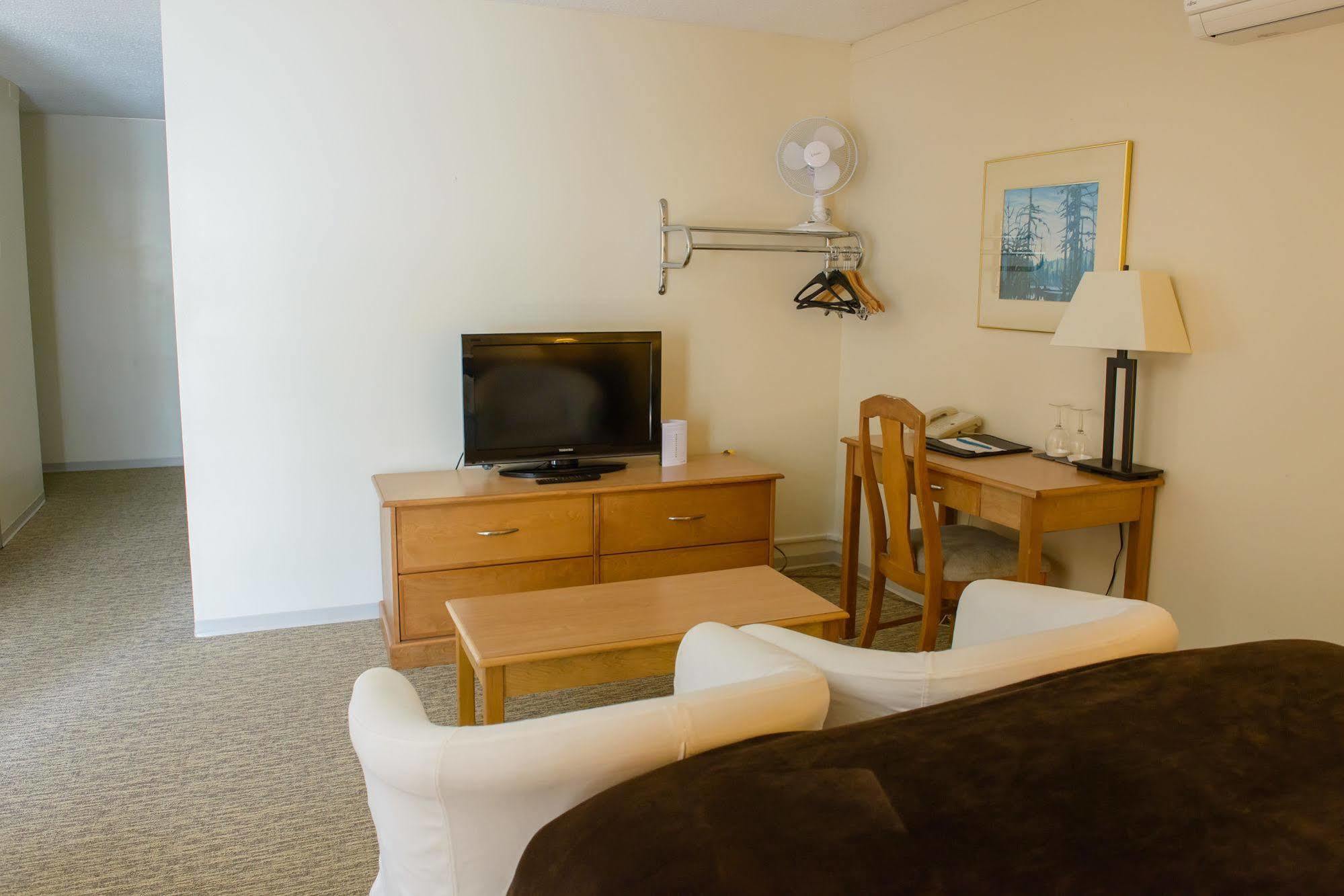 Driftwood Inn Sechelt Dış mekan fotoğraf