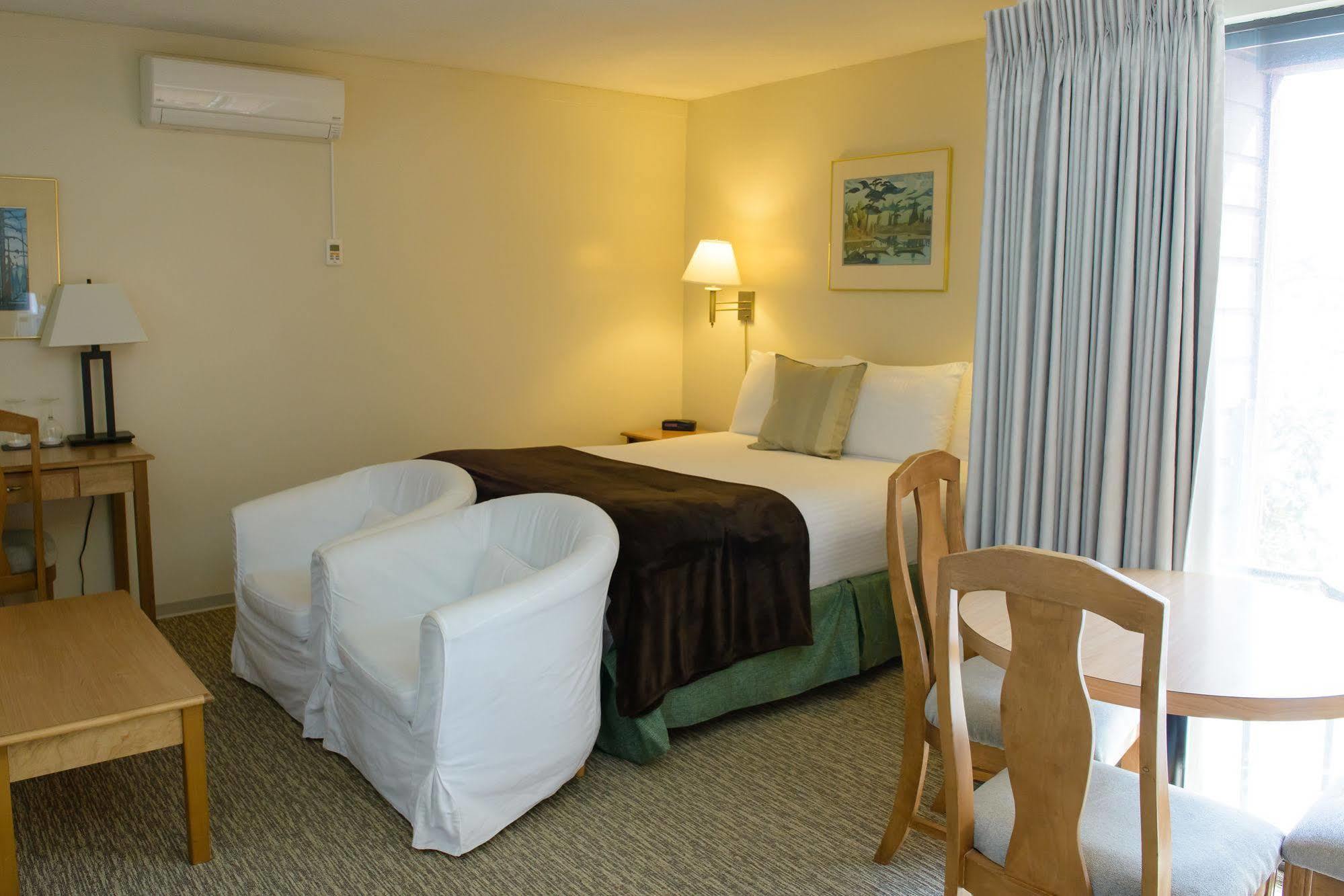 Driftwood Inn Sechelt Dış mekan fotoğraf