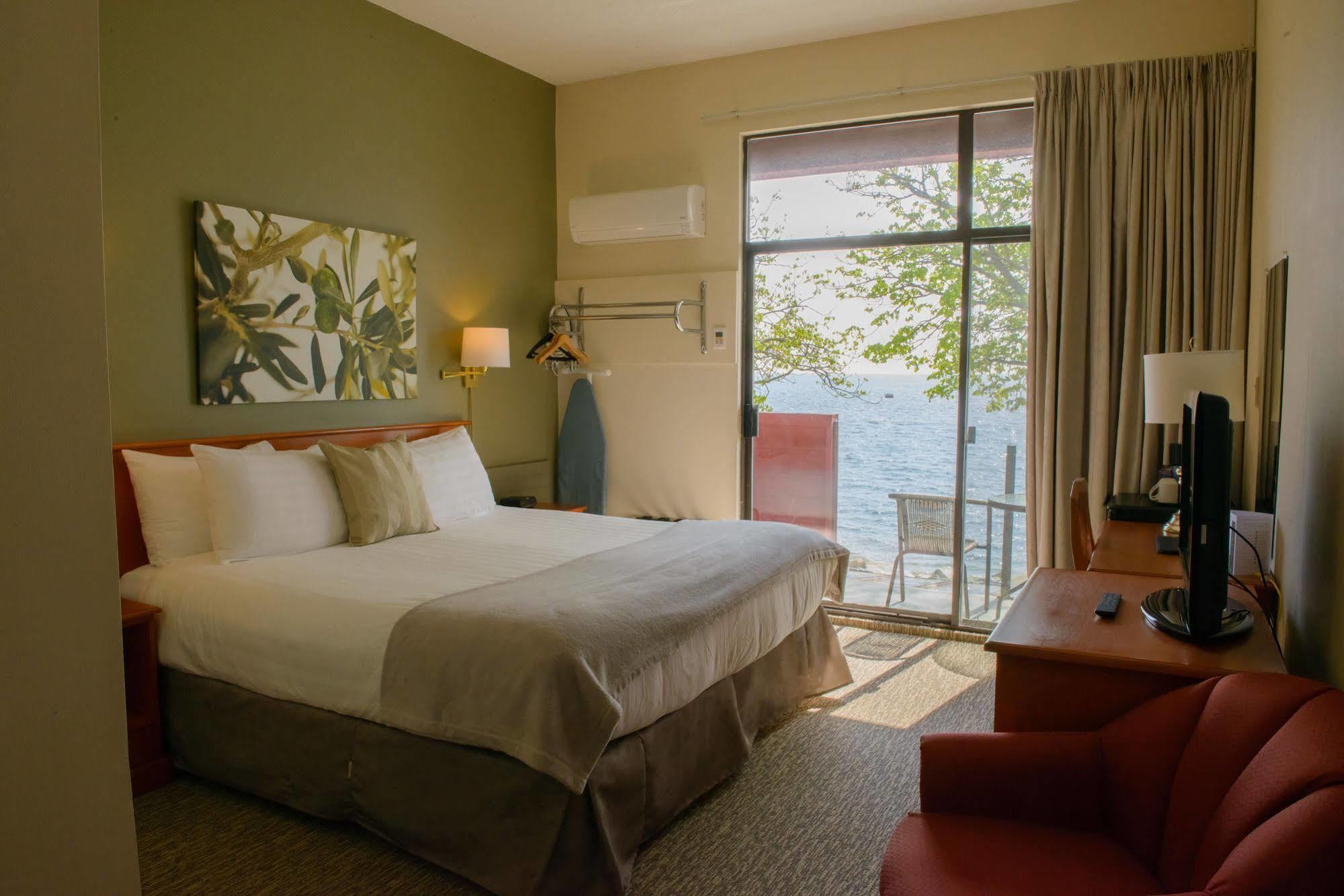 Driftwood Inn Sechelt Dış mekan fotoğraf