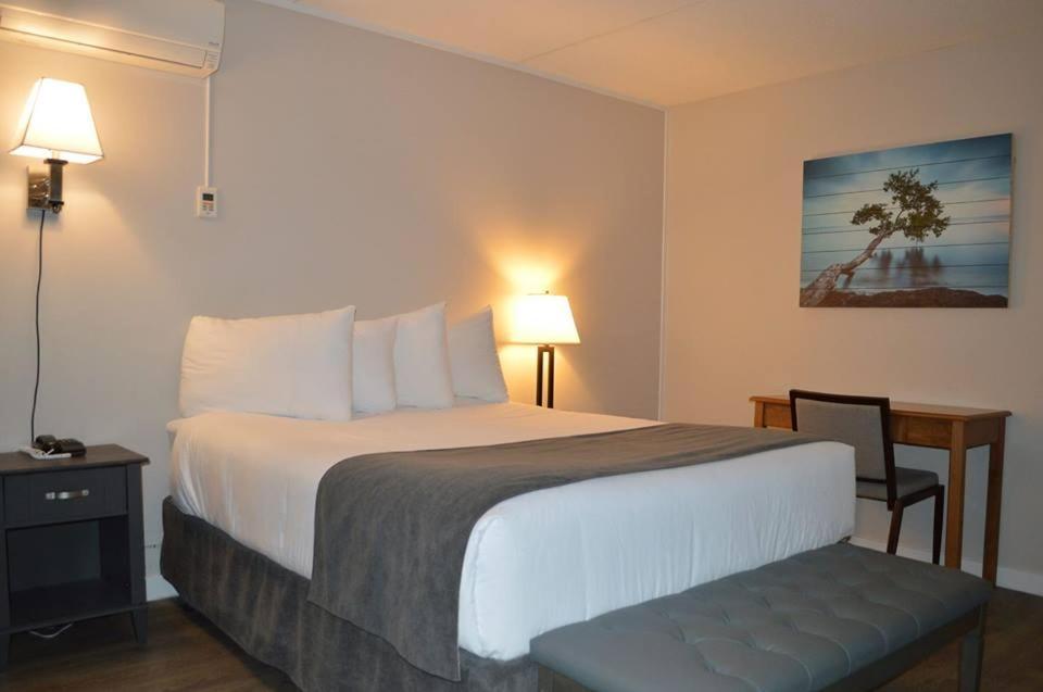 Driftwood Inn Sechelt Dış mekan fotoğraf