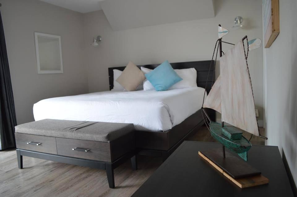 Driftwood Inn Sechelt Dış mekan fotoğraf